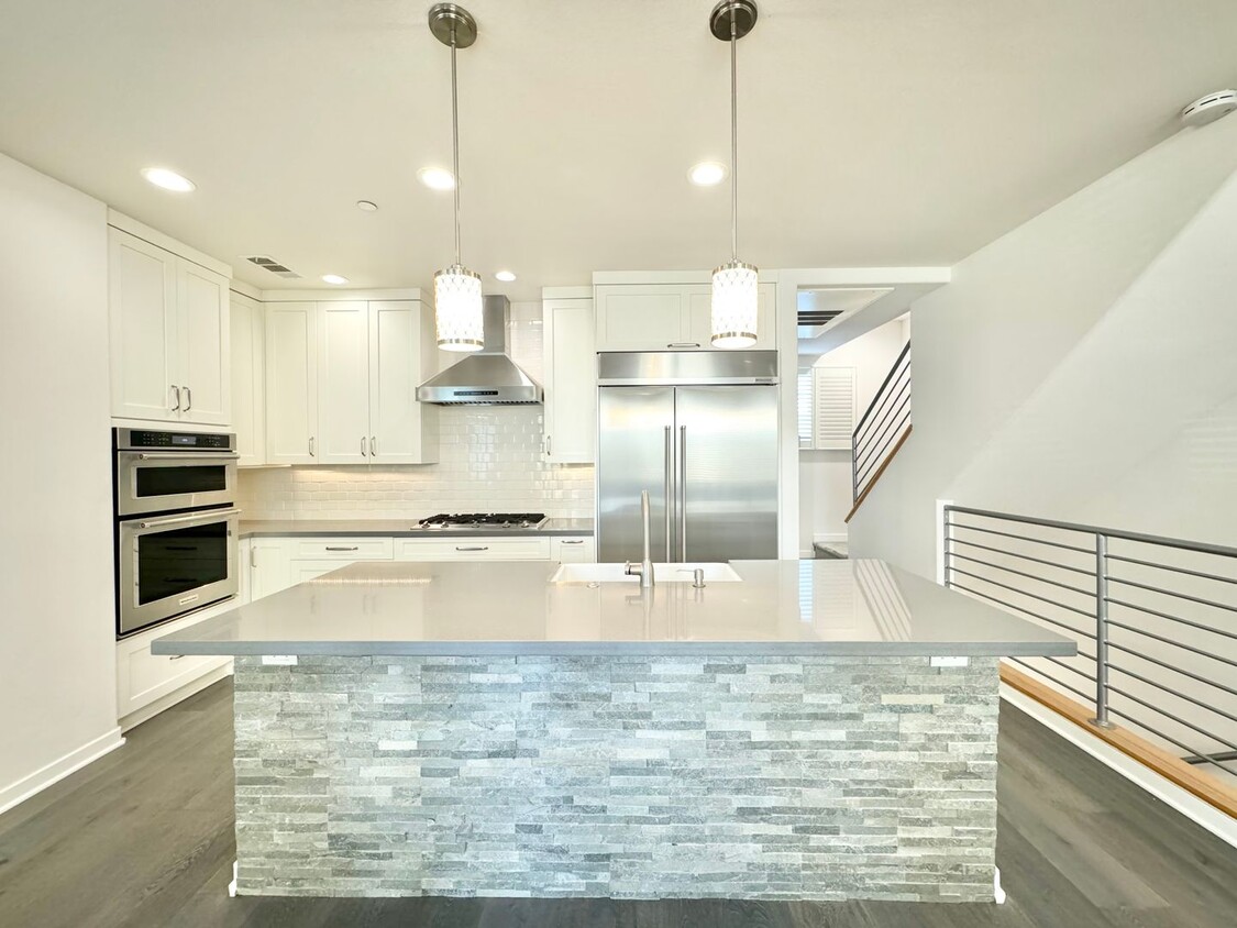 Primary Photo - Beautiful 3Bd/3Ba Townhome located in Nort...