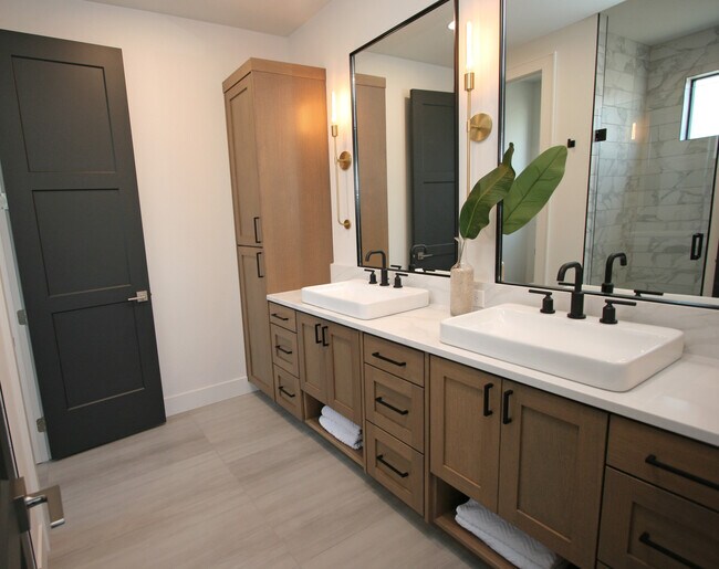 Foto del edificio - 5002 S Lincoln Way