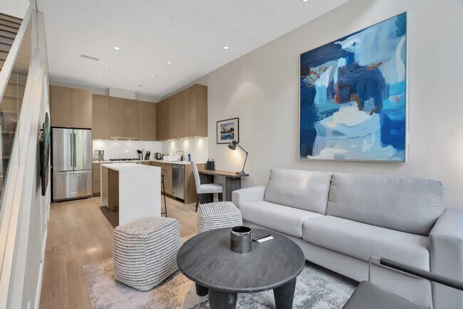 Photo du bâtiment - 161 E 1st Ave