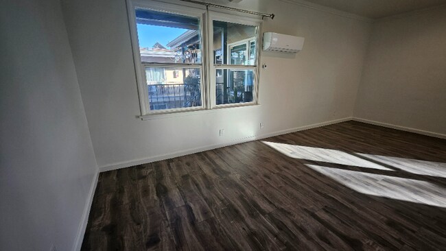 Foto del edificio - 7240 Woodman Ave