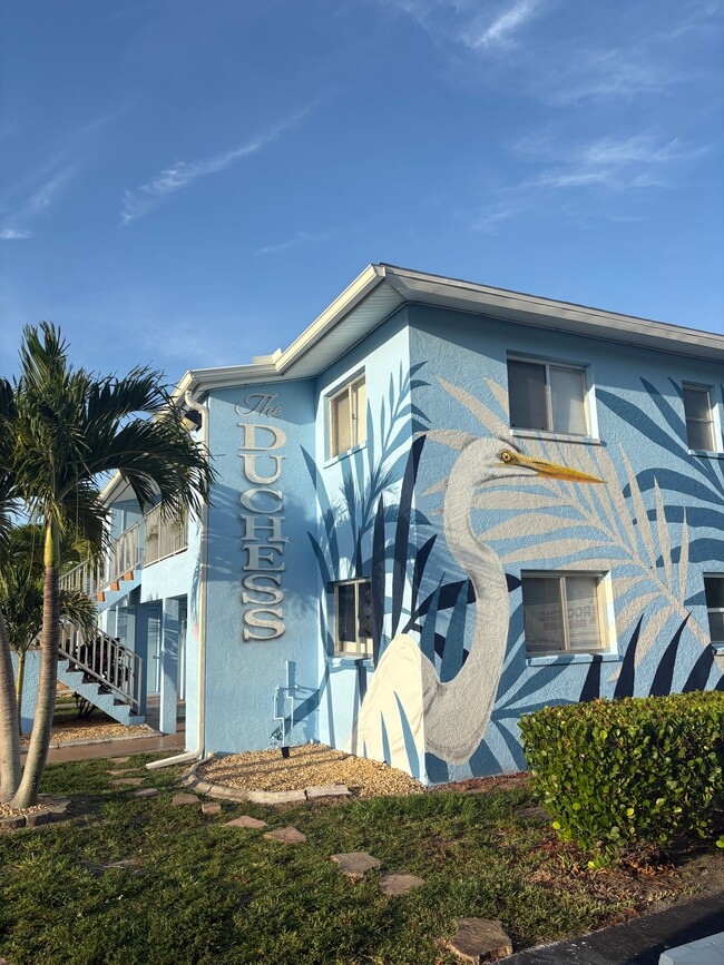 Building Photo - 706 SE 13th Ct