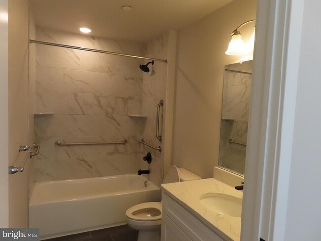 Building Photo - 101 W Oxford St