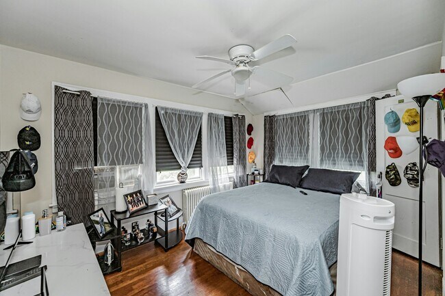 Foto del edificio - 1022 W 48th St