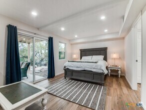 Building Photo - 268 White Oak Dr