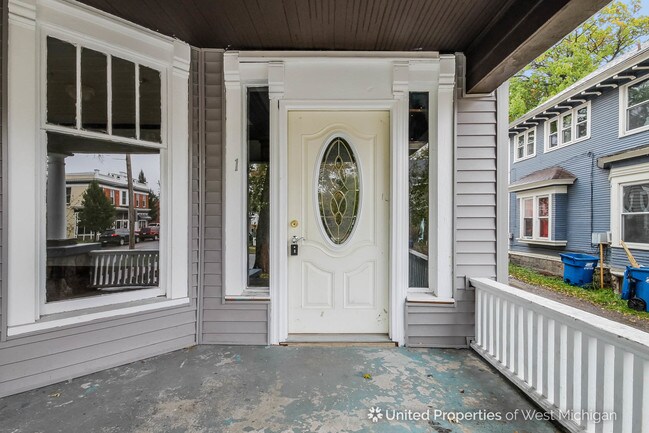 Building Photo - 1136 Madison Ave SE