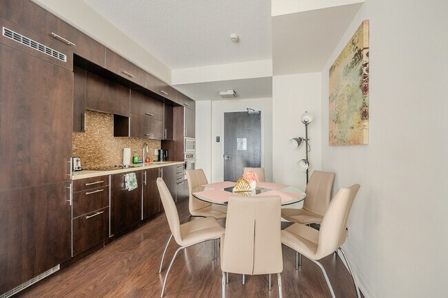 Photo du bâtiment - 4720 Yonge St