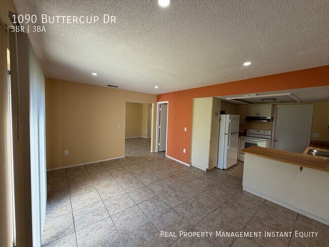 Foto del edificio - 1090 Buttercup Dr