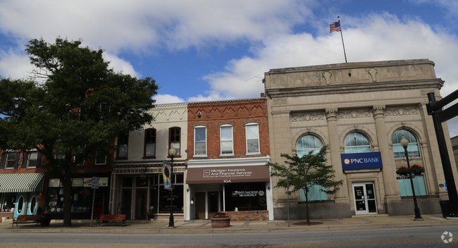 Building Photo - 125 S Main St