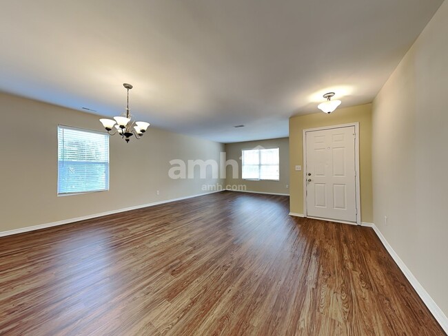 Foto del edificio - 4435 Westhill Pl