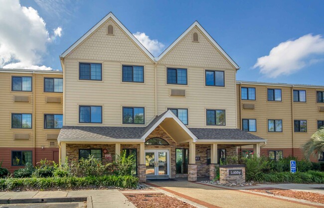 Building Photo - Furnished Studio-Charleston - Airport