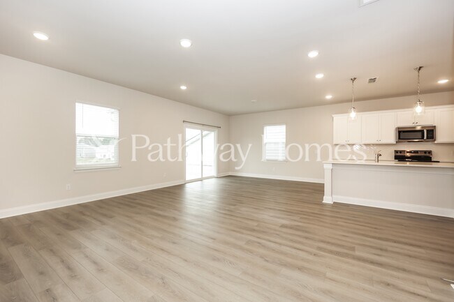 Foto del edificio - 344 Emerald Blvd