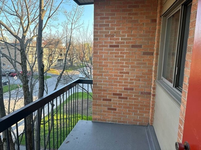 Building Photo - 3446 Av Maricourt