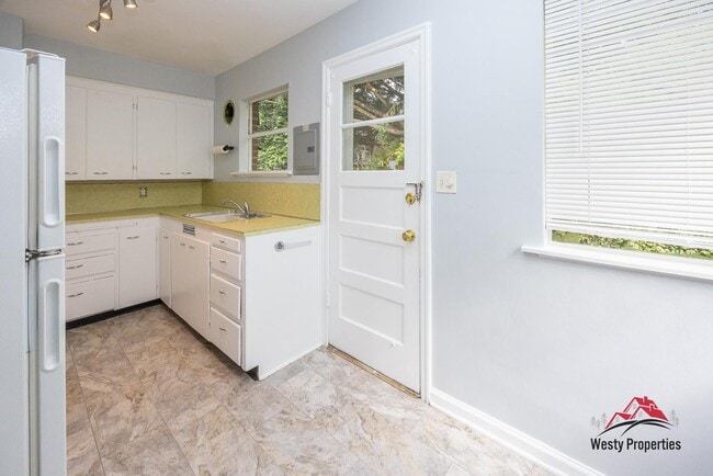 Photo - 1811 SE Salmon St Apartment