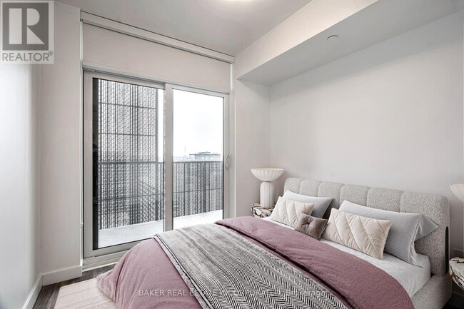 Building Photo - 15-1715 Roehampton Ave