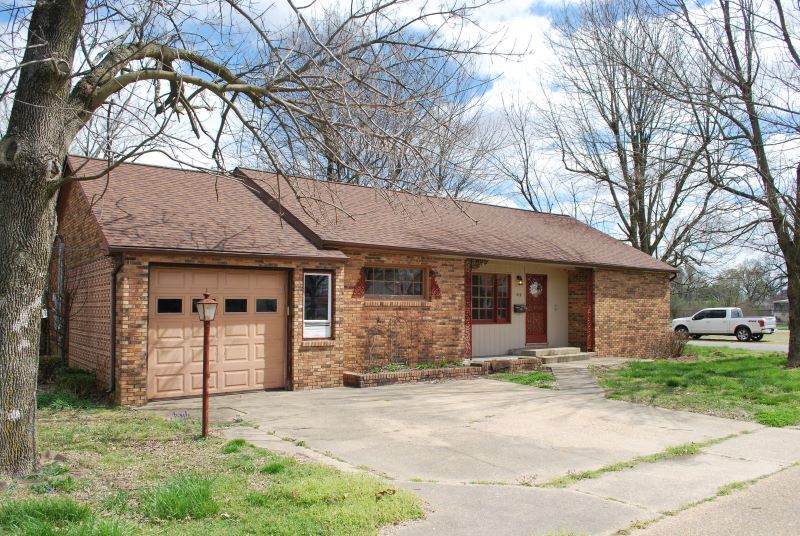 518 S Walnut St, Bernie, MO 63822 House Rental in Bernie, MO
