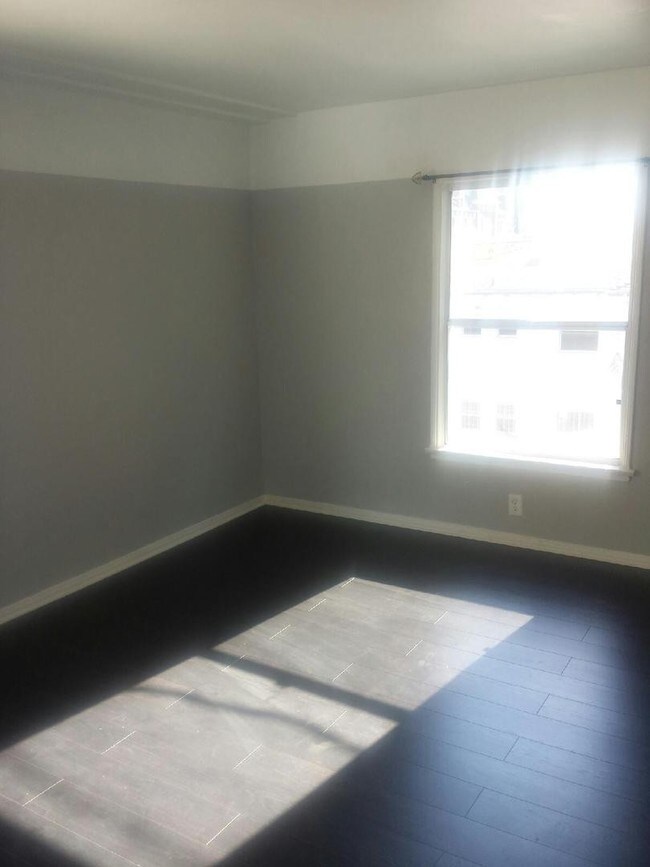 Foto del edificio - 851 S Kenmore Ave