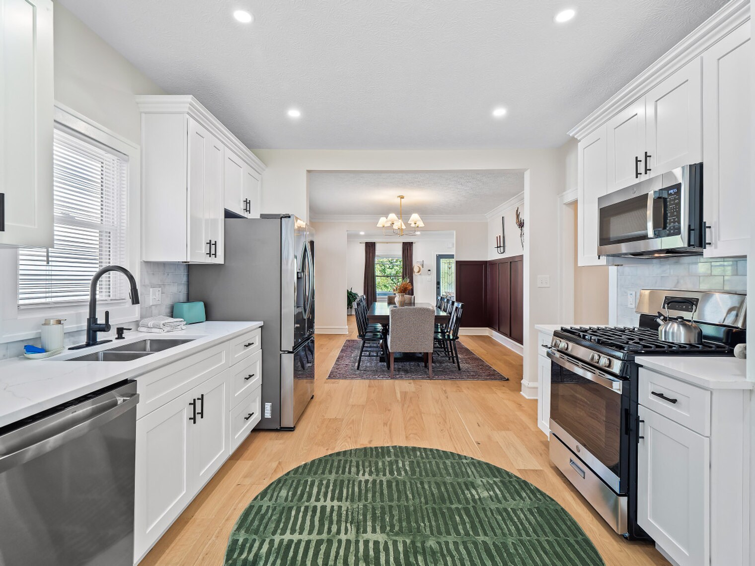 18031 Larchwood Ave Cleveland, OH 44135 – photo 2