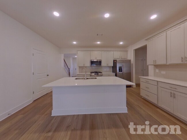 Building Photo - 65 Mayhaw Pt