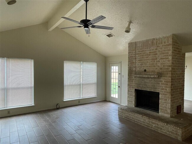 Foto del edificio - 1422 Ash Oak Dr