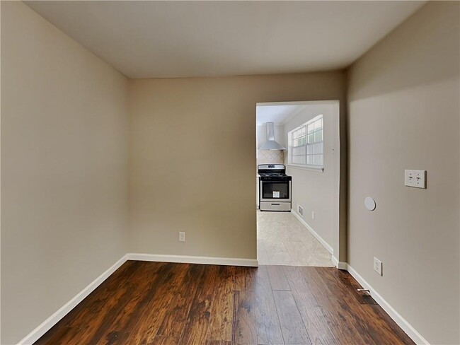 Building Photo - 575 Cherry Ln