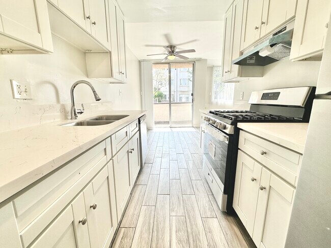 Building Photo - 1200 Laurel Ave West Hollywood, CA 90046