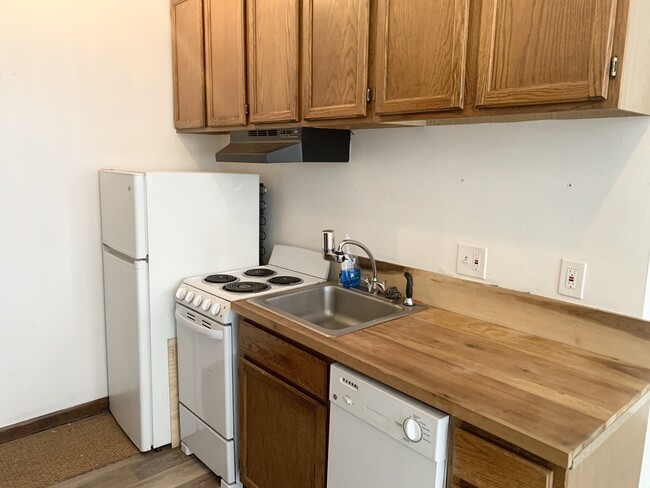 Building Photo - 213 1st Ave S