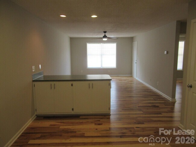 Foto del edificio - 822 Horseshoe Lake Rd