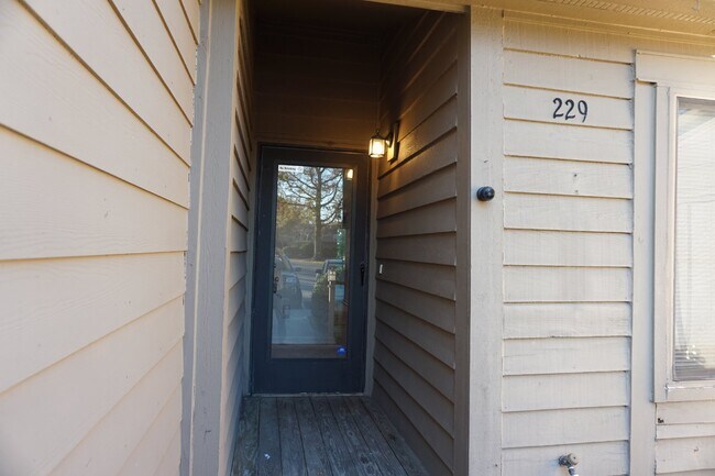 Building Photo - 229 St Luke Ct