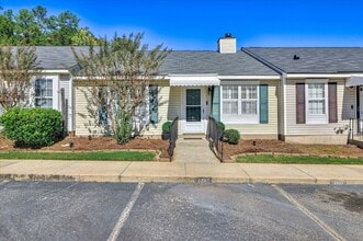 Building Photo - 2207 Thicket Ct