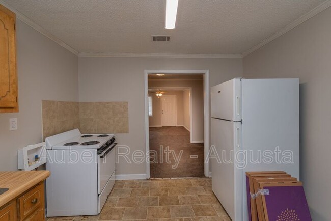 Building Photo - 2165 1/2 Telfair Street