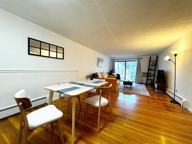 Building Photo - 10 Coffey St
