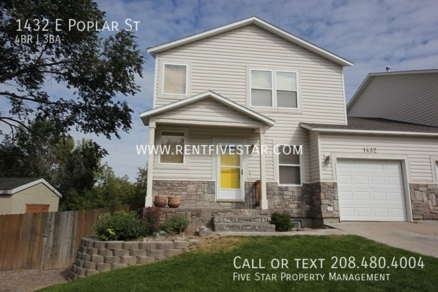 Primary Photo - 4 Bedroom 2.5 Bathroom Townhome With a Gar...