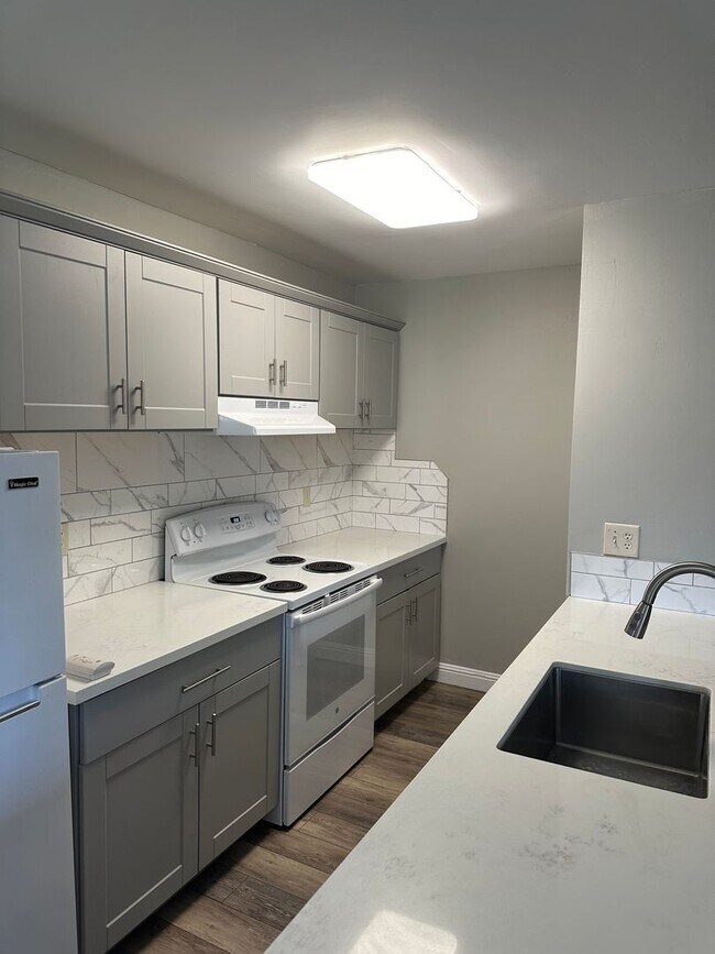 Foto del edificio - Townhome for Rent! Close to American River...