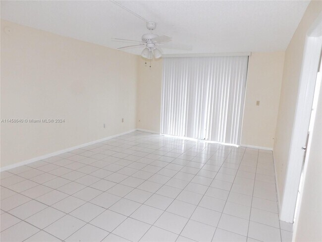 Foto del edificio - 8005 SW 107th Ave