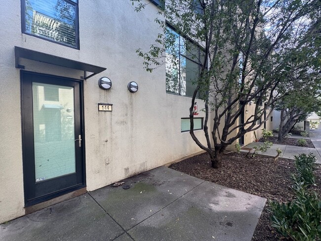 Building Photo - 144 City Limits Cir