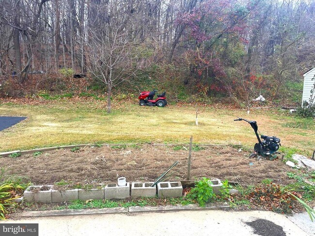 Foto del edificio - 695 W Kings Hwy