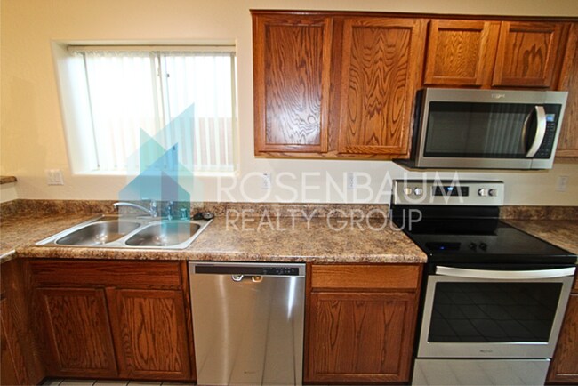 Building Photo - Great 3 bedroom, 2 bath home located in Go...