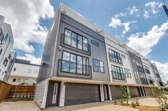 Building Photo - 4701 San Jacinto St