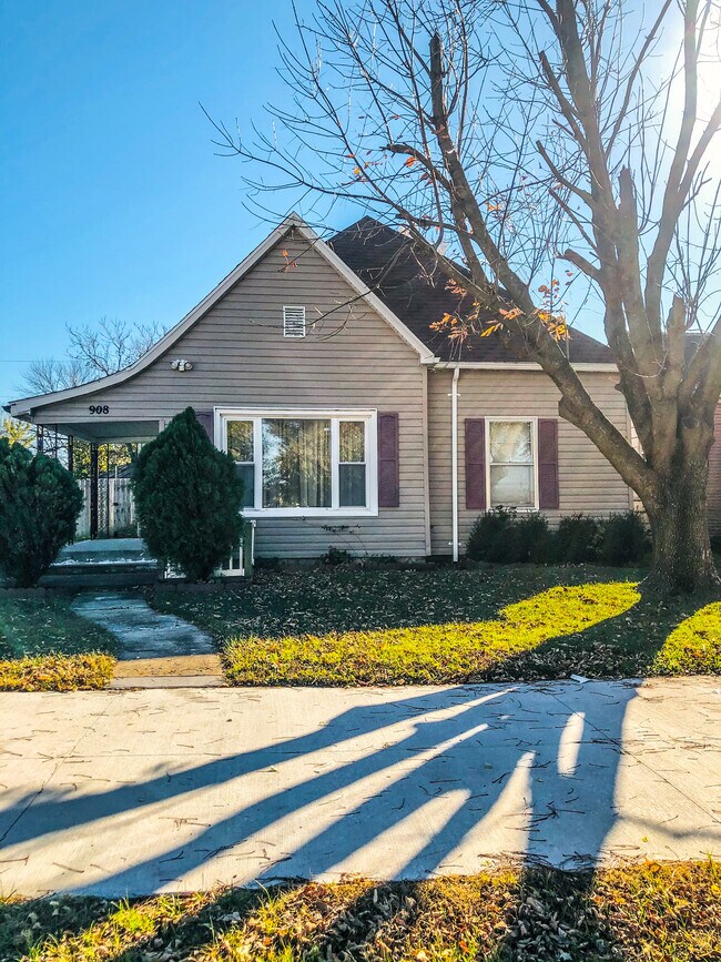 908 E 4th St Sedalia Mo 65301 House For Rent In Sedalia Mo Apartments Com