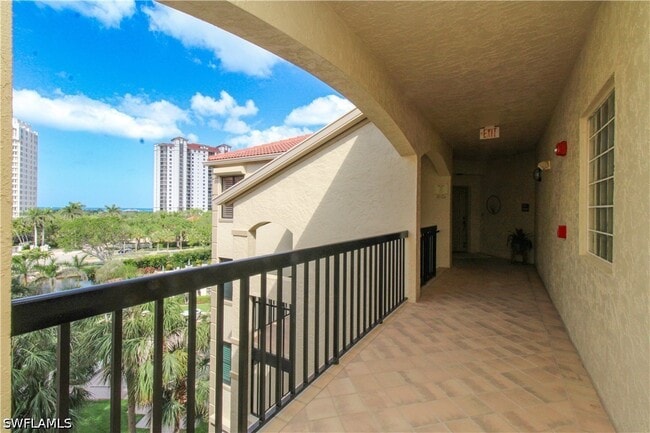 Foto del edificio - 7024 Pelican Bay Blvd