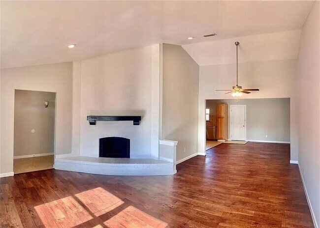 Building Photo - 8113 Chesham Dr