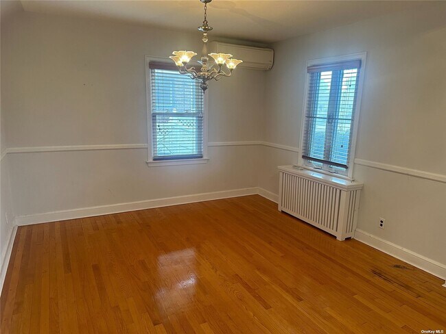 Building Photo - 2585 Oceanside Rd