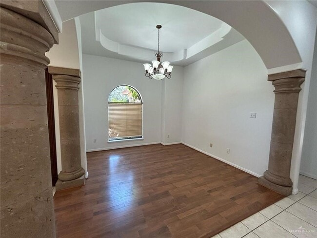 Building Photo - 13 Santa Teresa St