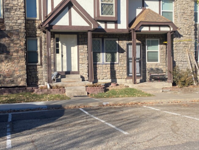 Building Photo - 8892 Brompton Way