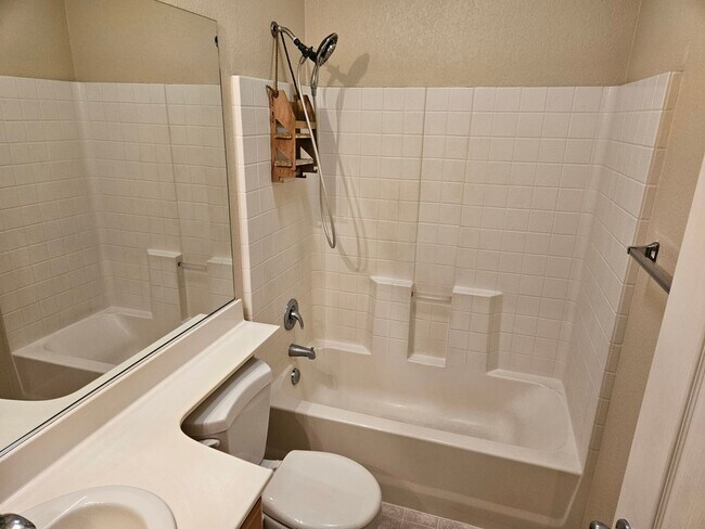 Building Photo - Three Bedroom Two bath home for rent