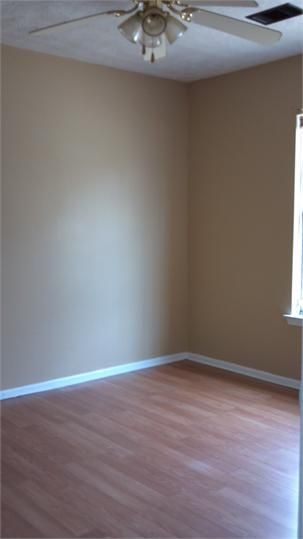 Building Photo - 401 Surrey Rd