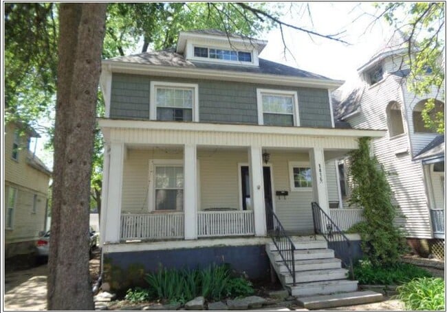Building Photo - 1416 W Barker Ave