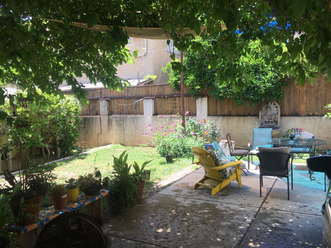 Patio/yard - 4428 Finley Ave