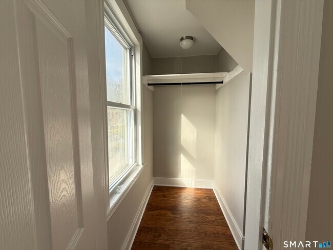 Building Photo - 3 Yost St