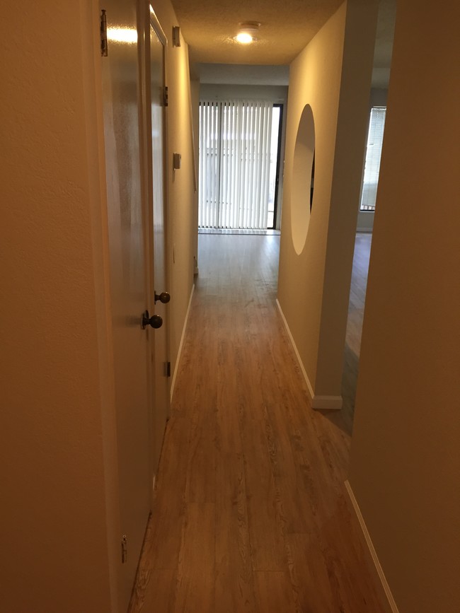 Building Photo - Cambridge Court Townhomes